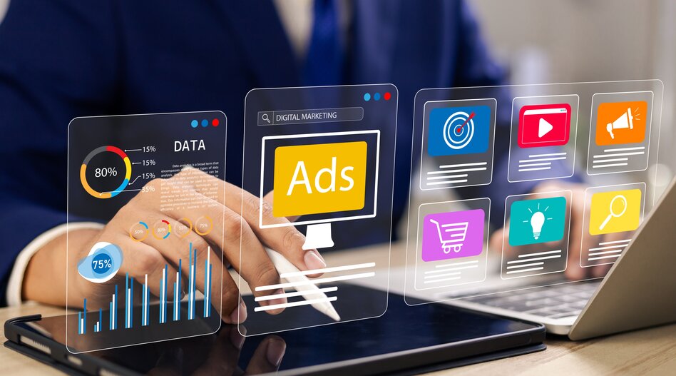Digitales Marketing und Social-Media-Werbung, Strategien für Online-Werbung, Kundenorientierung und Förderung des Engagements durch SEO, KI und Daten, E-Commerce und Online-Werbung, kreative Tools. | © shutterstock / 2567392091