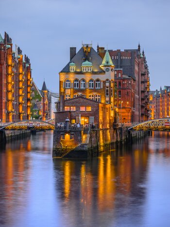 Hamburg Speicherstadt Palast bei Nacht | © Shutterstock 256606378