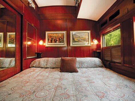 Pullman Gold category with double bed | © Rovos Rail Tours