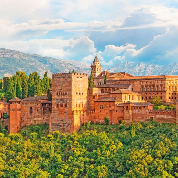 Alhambra avec Sierra Nevada à Grenade