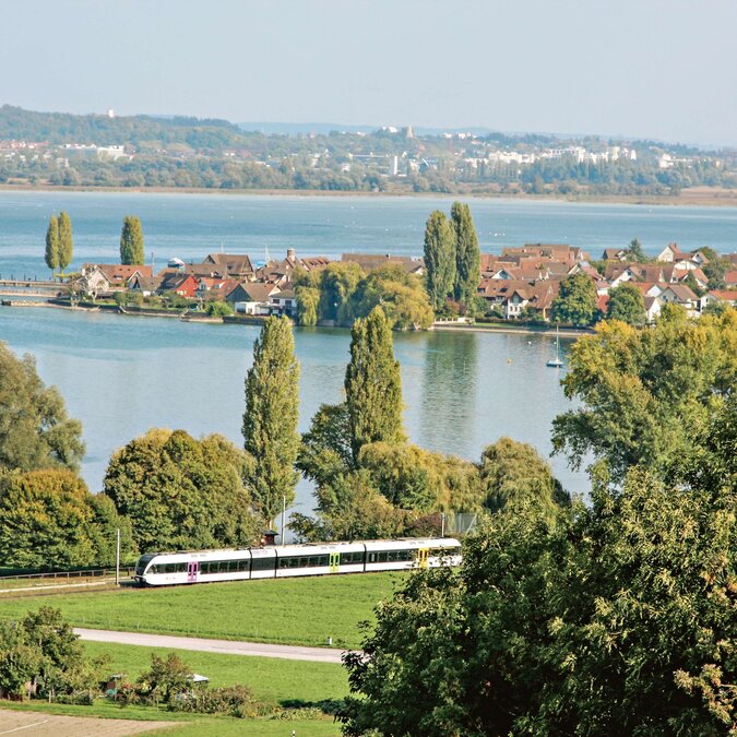 Regionalbahn Thurbo am Untersee bei Ermatingen | © Thurbo, 2011, Fotograf: Martin Bennett