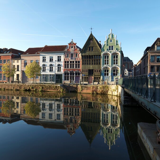 Haverwerf avec des maisons dans la ville belge de Malines | © Milo Profi