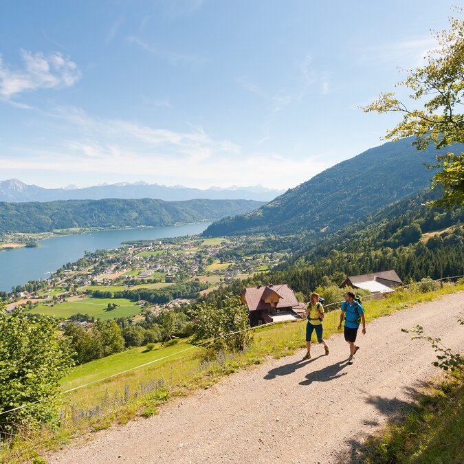 Summer hike in Carinthia with views of the lake | © Kärnten-Werbung / Franz Gerdl