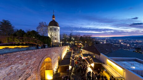 der Graz/Graz-im-Advent-Aufsteirern-am-Schlossberg-Kasematten-Glockenturm_Steiermark-Tourismus_Harry-Schiffer-Fotograf-.jpg Graz-im-Advent-Aufsteirern-am-Schlossberg-Kasematten-Glockenturm | © Steiermark-Tourismus_Harry-Schiffer