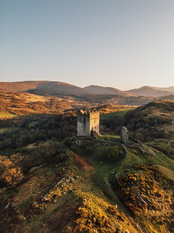 Dolbadarn Castle im Snowdonia‑Nationalpark (Eryri) im Norden von Wales | © Crown Copyright (2026) Welsh Government