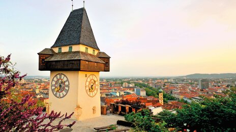 Alter Uhrturm | &copy; Shutterstock 138427976