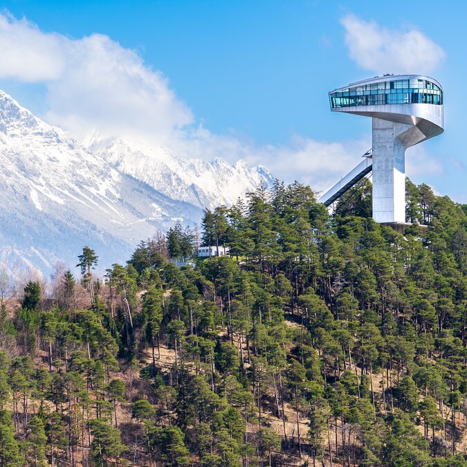 Tremplin de saut à ski d'Innsbruck | © shutterstock / 2289376391