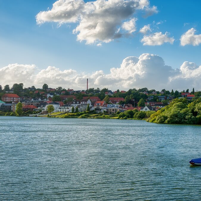 Kolding vom Wasser aus | © shutterstock_2523433281