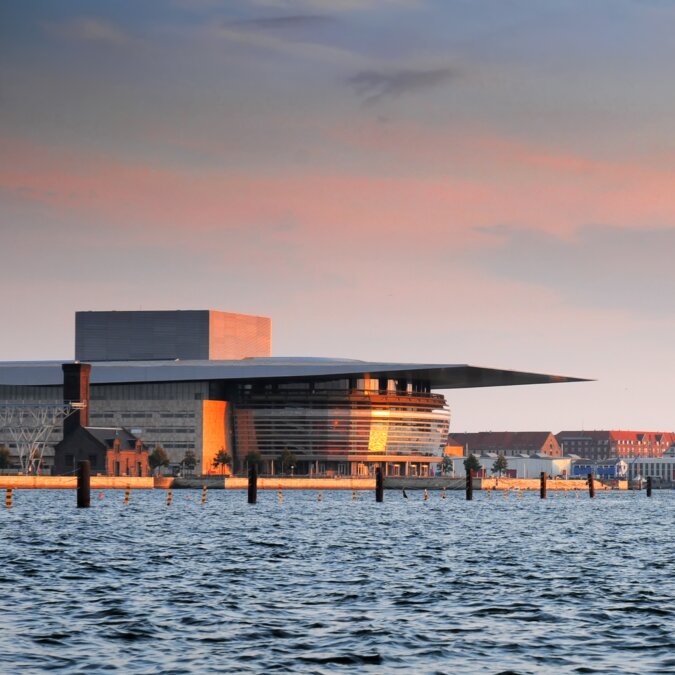 Amaliehaven und Opernhaus in Kopenhagen bei Sonnenuntergang