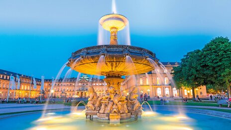 Brunnen im neuen Schloss | &copy; Shutterstock 439499815