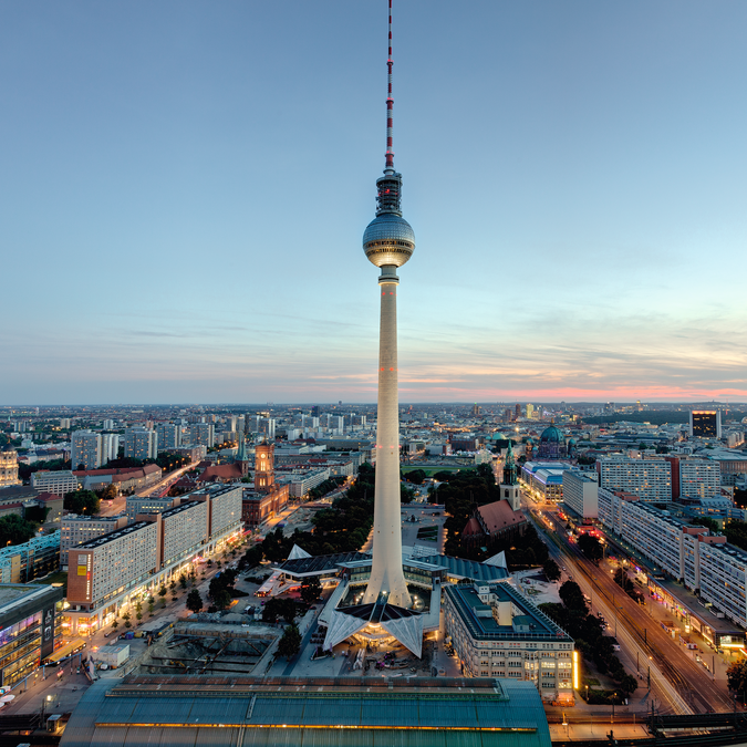 Fernsehturm in Berlin in der Abenddämmerung | © visitBerlin / Wolfgang Scholvien