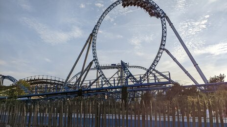 Achterbahn blue fire im Europa-Park Rust | &copy; shutterstock_2236734061