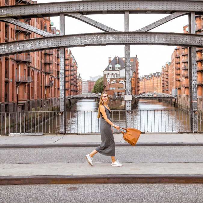 Eisenbrücke in Speicherstadt, historischem Lagerbezirk in Hamburg | © Shutterstock 710635561