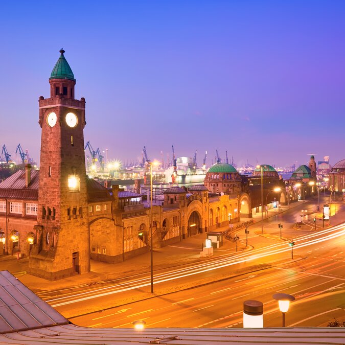 St. Pauli by night | © Shutterstock 17520111510