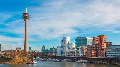 Düsseldorfer Medienhafen | &copy; Shutterstock 569559343