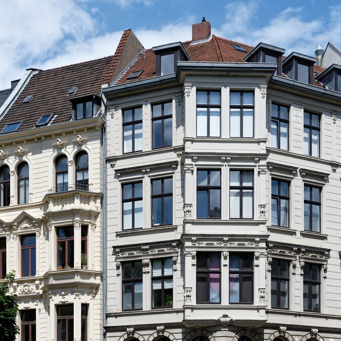 Schöne Häuserfassaden im belgischen Viertel in Köln
 | © shutterstock / 2164272657