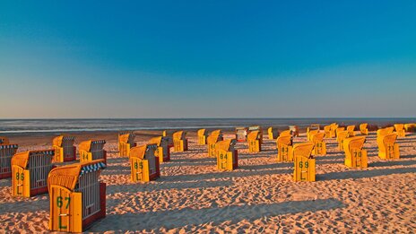 Strandkörbe in Cuxhaven | &copy; Shutterstock 31566436