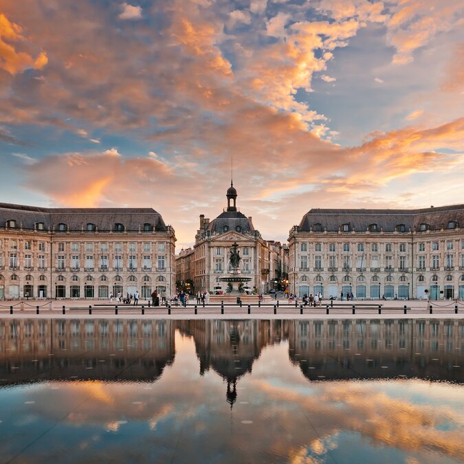 Place de la Bourse at Bordeaux | © shutterstock_124255273