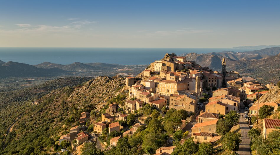 The historic hilltop village of Speloncato sits on a ridge in the Balagne region and offers sweeping views all the way to the Mediterranean Sea. | © shutterstock 466379492