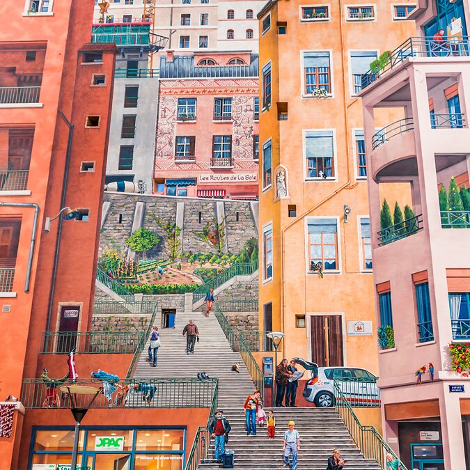 « Mur des Canuts » (1987) dans le quartier de la Croix-Rousse. La grande peinture murale est une image réaliste d'une scène lyonnaise, partie de la « Cite de Création ». | © Shutterstock 511577326