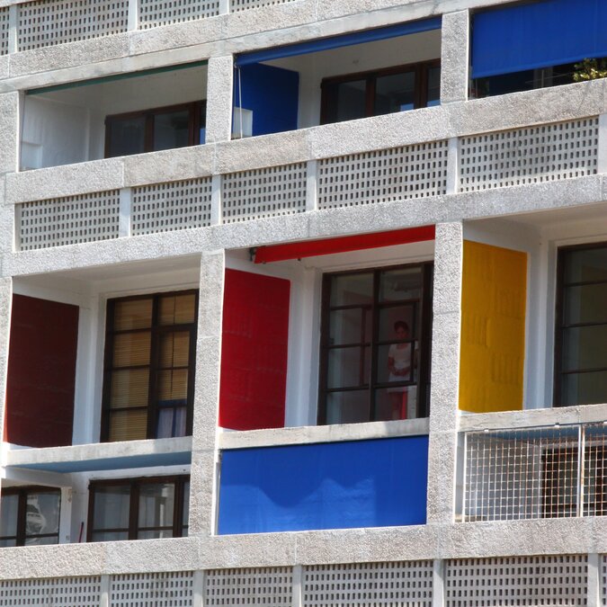 Le Corbusier Gebäude, mit Primärfarben in Marseille | © Shutterstock 2436654949