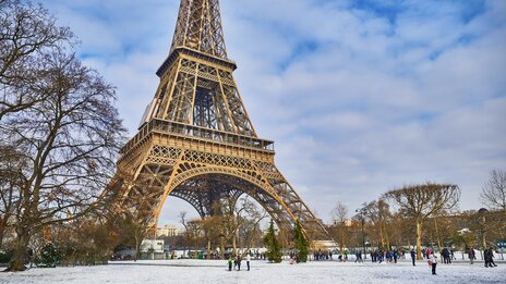 Eiffelturm an einem verschneiten Wintertag | &copy; shutterstock_1020532684