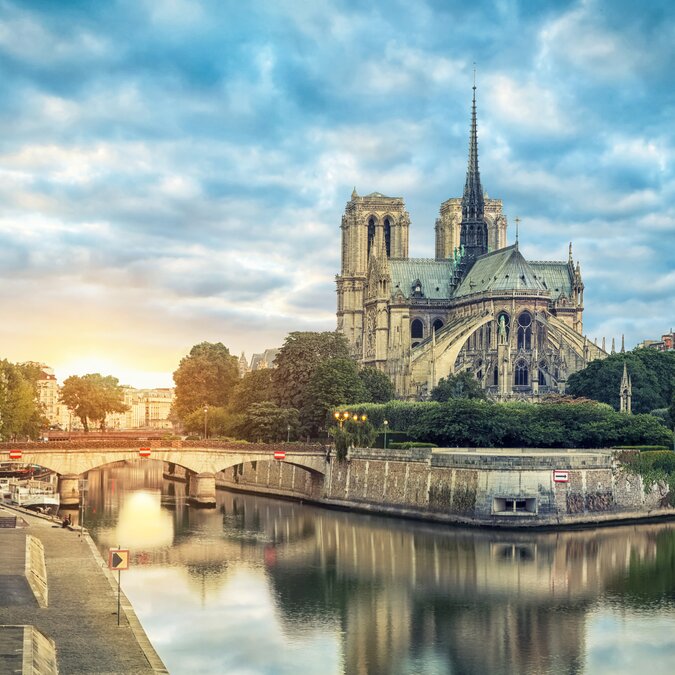 Notre Dame de Paris Cathedral reflected in the river at sunrise, Paris, France | © Shutterstock 608274512