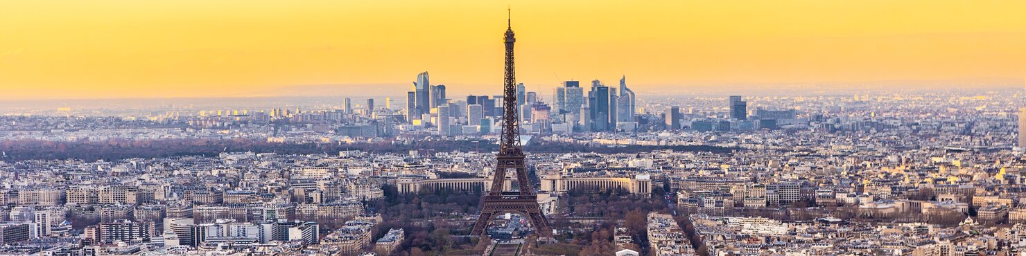 Luftansicht von Paris mit dem Eiffelturm in der Mitte | © Shutterstock 2399064629