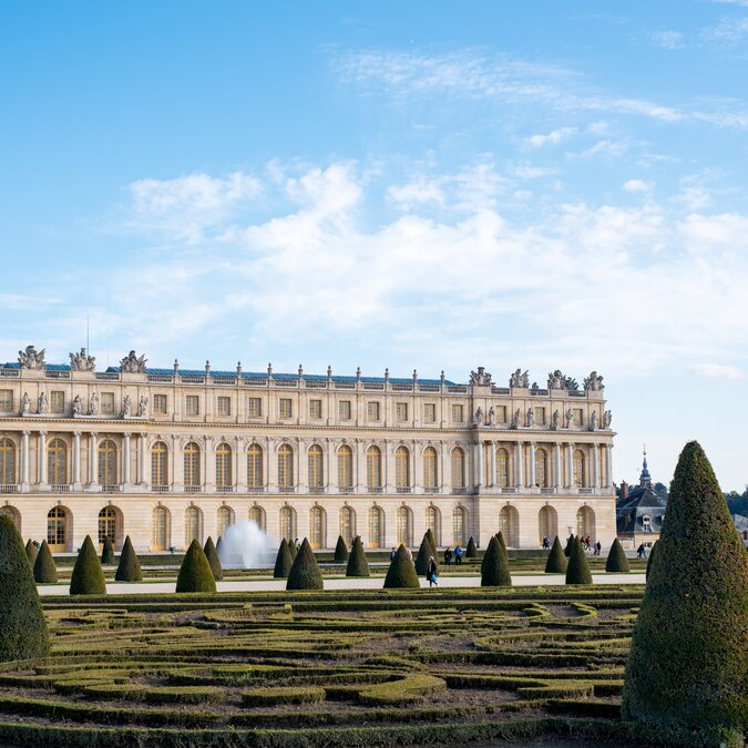 Schloss Versailles mit einer grosszügigen Parkanlage | © shutterstock // 2518899039