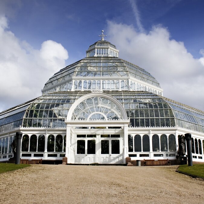 Gläsernes Palmenhaus von Aussen | © shutterstock / 9990850