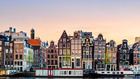 Kanalhäuser und Hausboote | © Shutterstock 2388532873