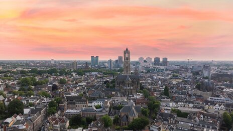Utrecht Altstadt Sonnenuntergang Luftaufnahme | &copy; shutterstock / 2647699161