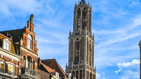 Utrecht Altstadt mit historischem DomTurm | &copy; shutterstock / 2540505441