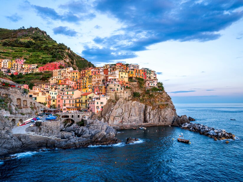 Des maisons colorées sur la côte italienne | © shutterstock / 2414097317