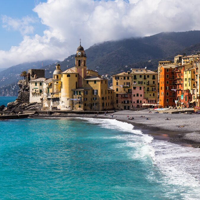 Landschaft einer Strandvilla von Camogli, Italien | © shutterstock-2009699981