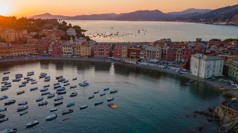 Sestri Levante im Sommer | &copy; Shutterstock 2154205351