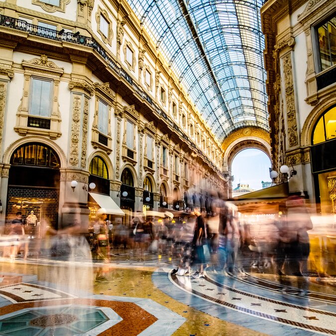 Modern Milan gallery full of tourists | © Shutterstock 1580920666