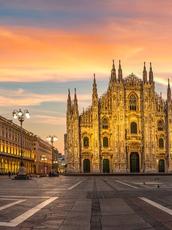 Milan Cathedral at sunrise | © shutterstock 2450601919