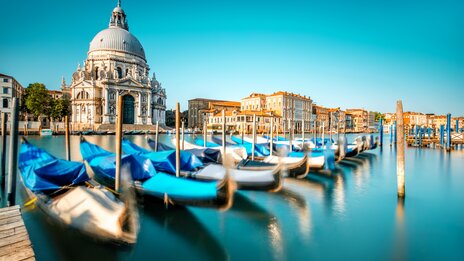 Basilika Santa Maria della Salute mit Gondeln Venedig | &copy; Shutterstock 473784661