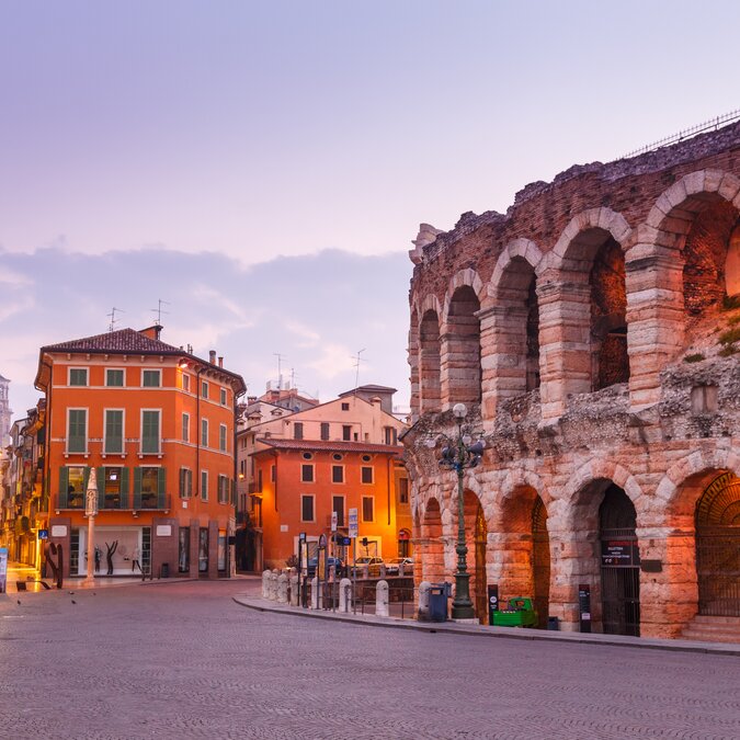 Kolosseum Arena di Verona in einem sonnigen Morgen | © Shutterstock 1049621255