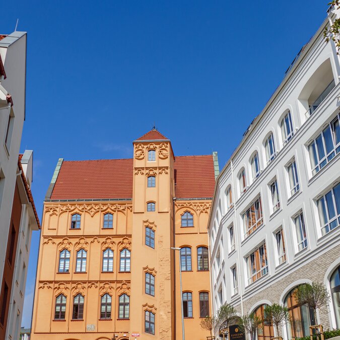 Historische Gebäude in der Strasse Kurkowa in Nadodrze, Breslau, Polen | © shutterstock_2423211825