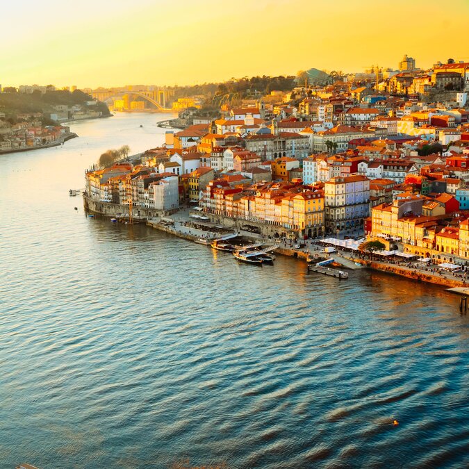 Porto old town on the Douro River at sunset | © shutterstock_2517844499