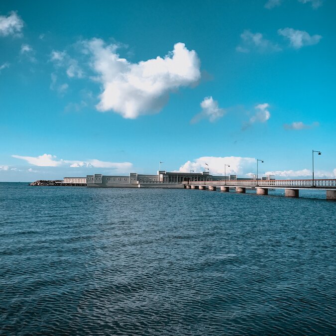 Cold bath house off the Swedish coast in the sea | © shutterstock / 1032441121