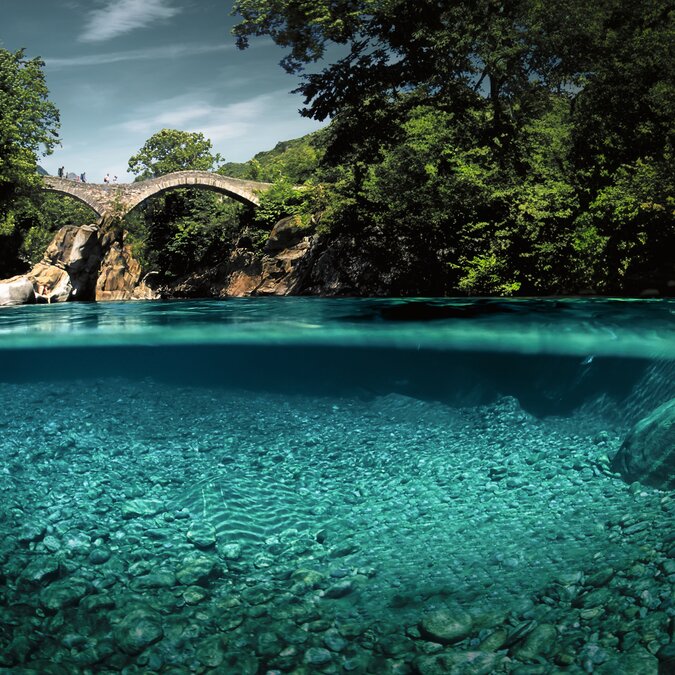 Lac d'un bleu profond à Lavertezzo | © Ticino Turismo