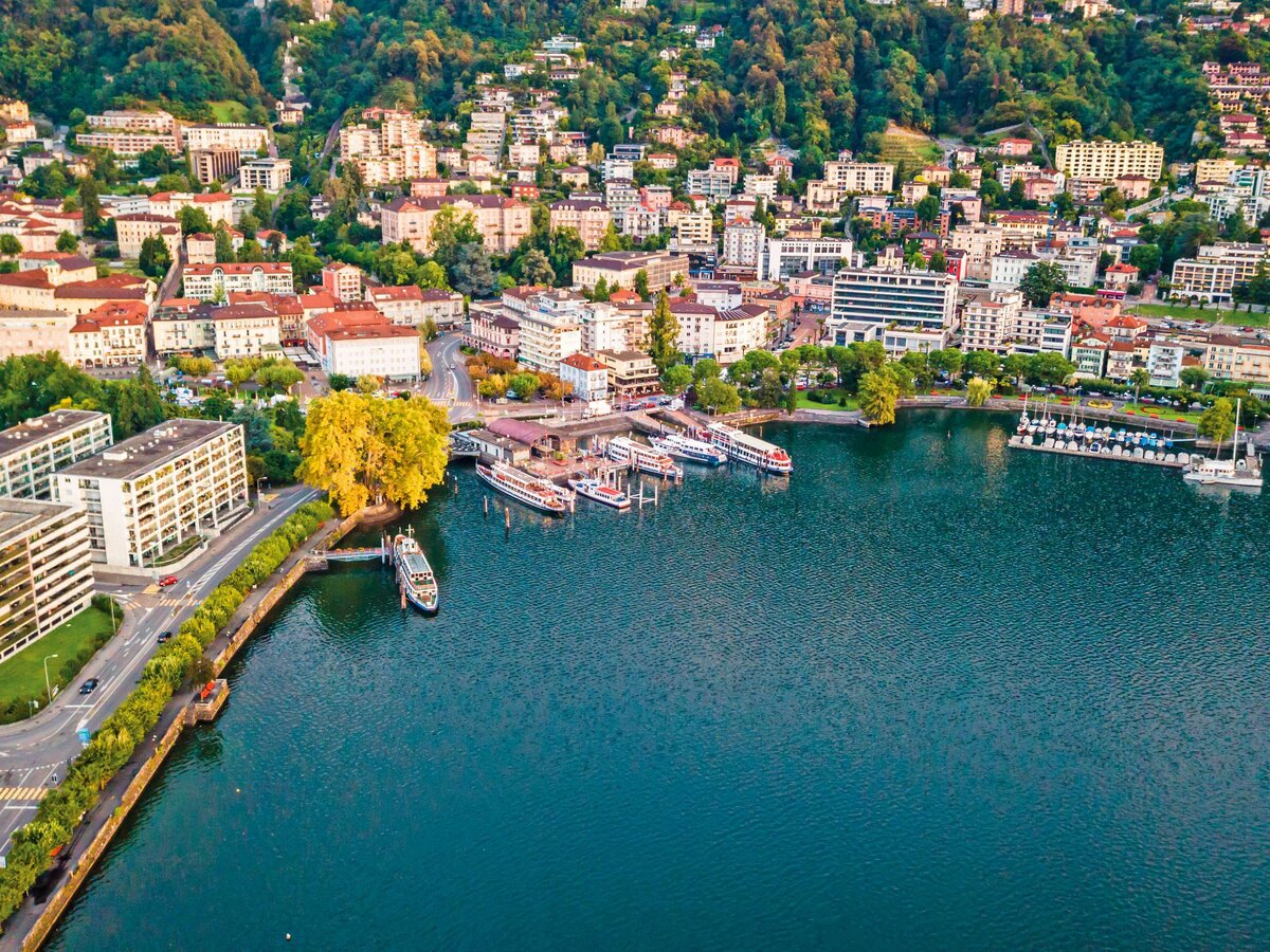 Teen girls in Locarno