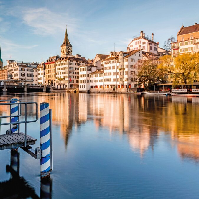  Zurich, au bord de la Limmat | © swiss-image.ch / Jan Geerk