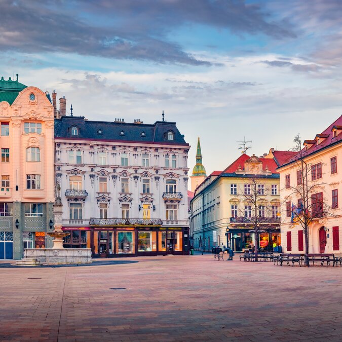 Historic square in Bratislava's Old Town surrounded by elegant buildings | © shutterstock_2611845097