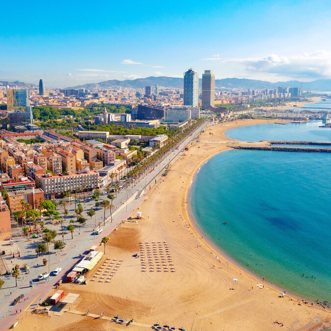 Aerial view of the Ciutat Vella district with Barceloneta beach Spain | © Shutterstock 22899041159