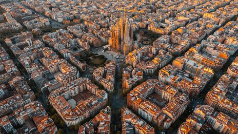 Sagrada Familia und Eixample | © Shutterstock_2165398797